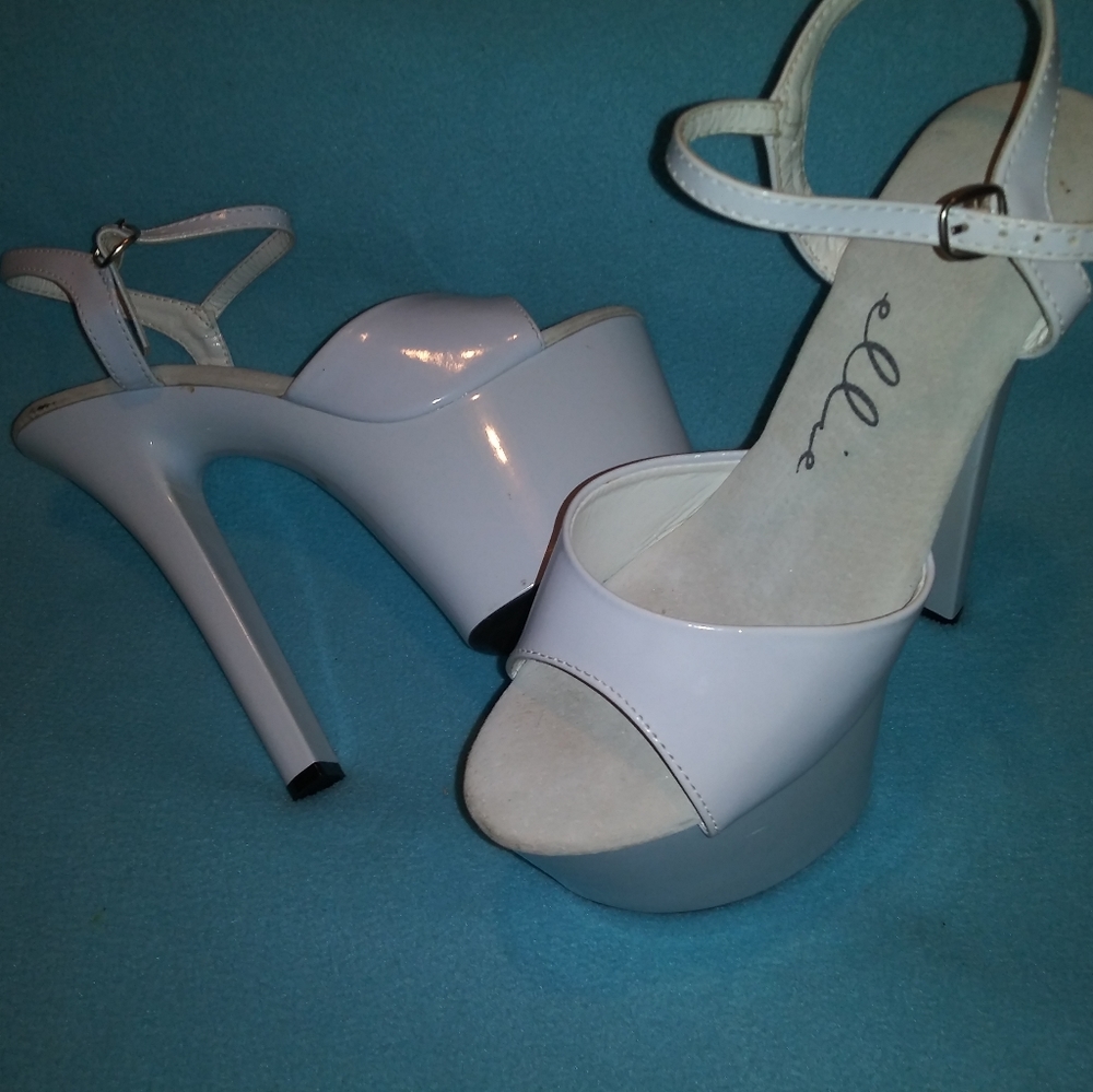 Elle brand platforms. Used one time for photos.
